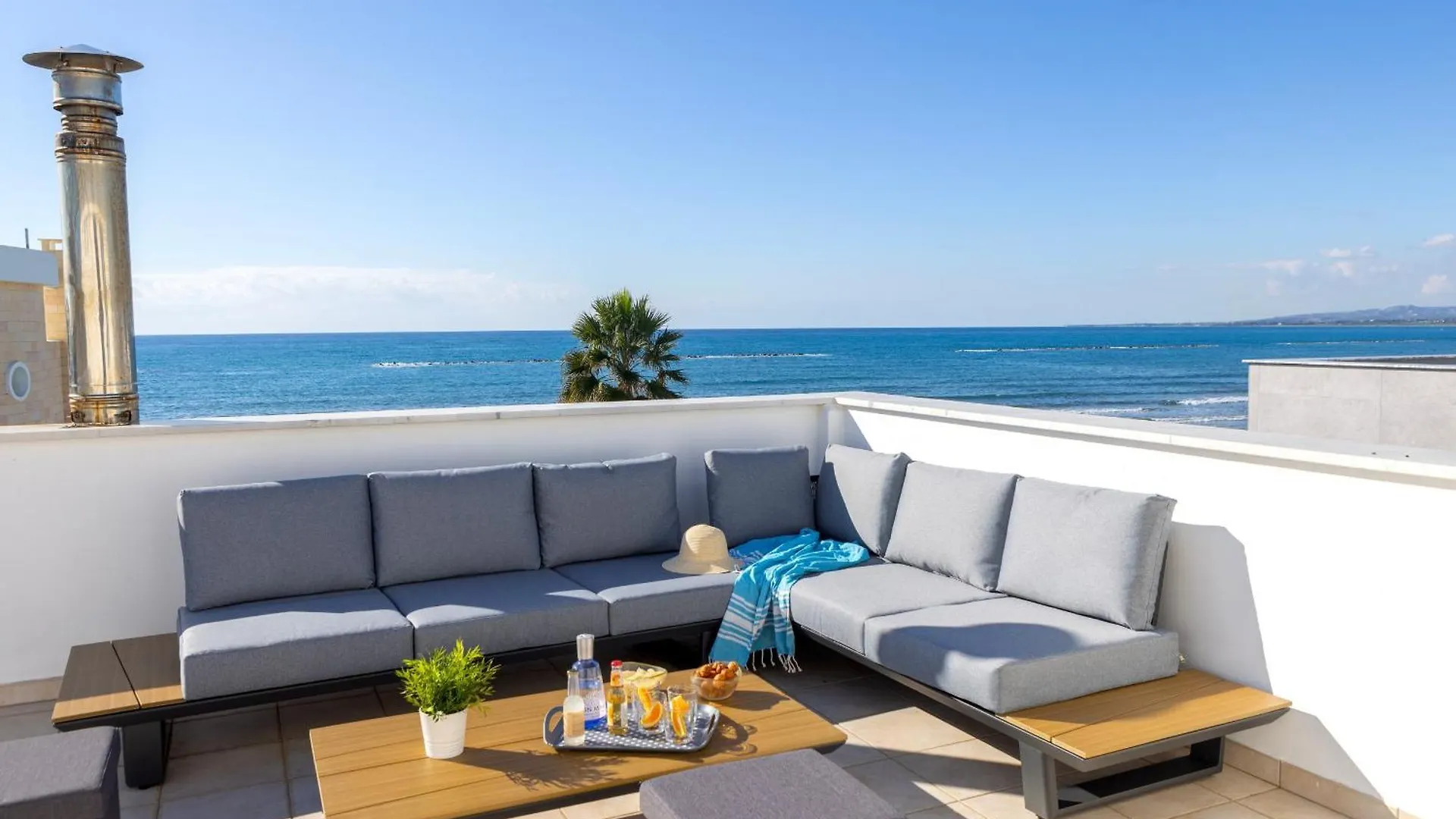 Faros Seaside Villa Larnaca ペルボニア