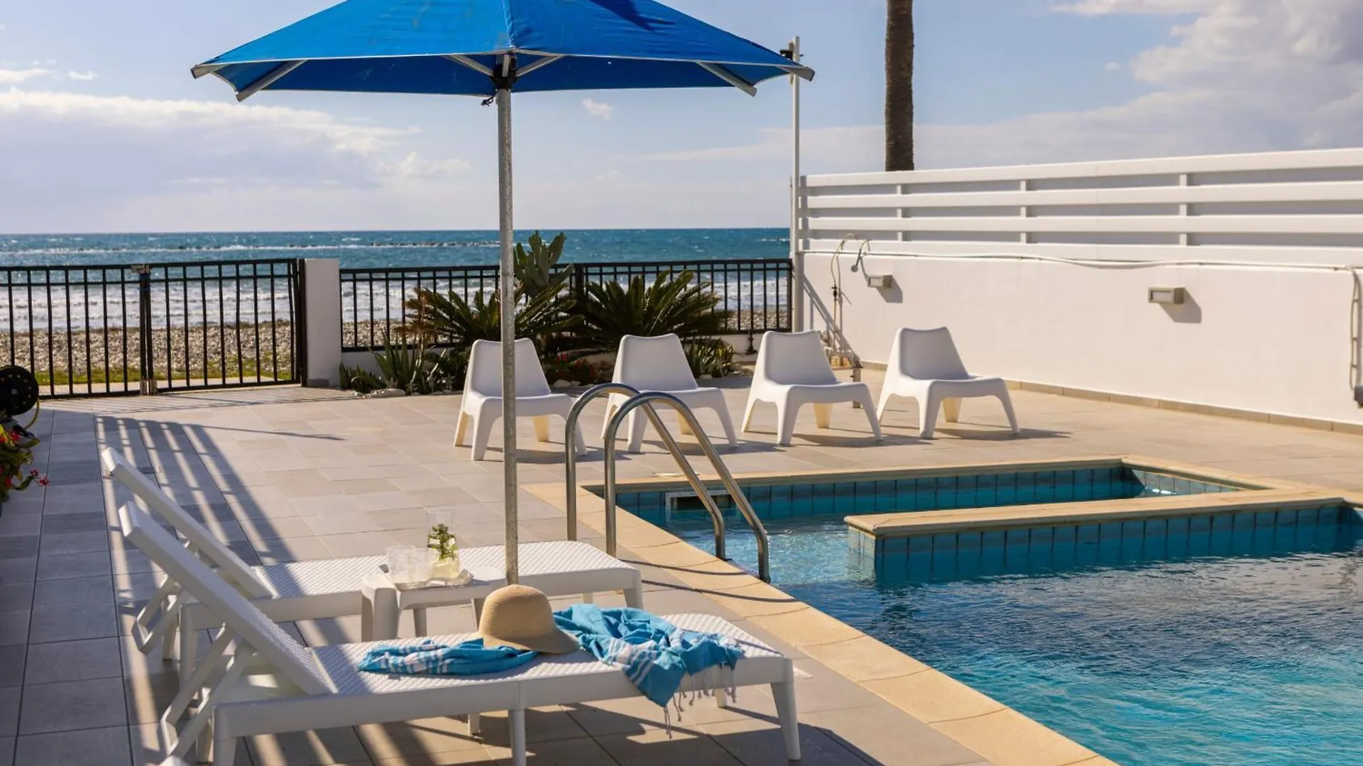 Faros Seaside Villa Larnaca ペルボニア