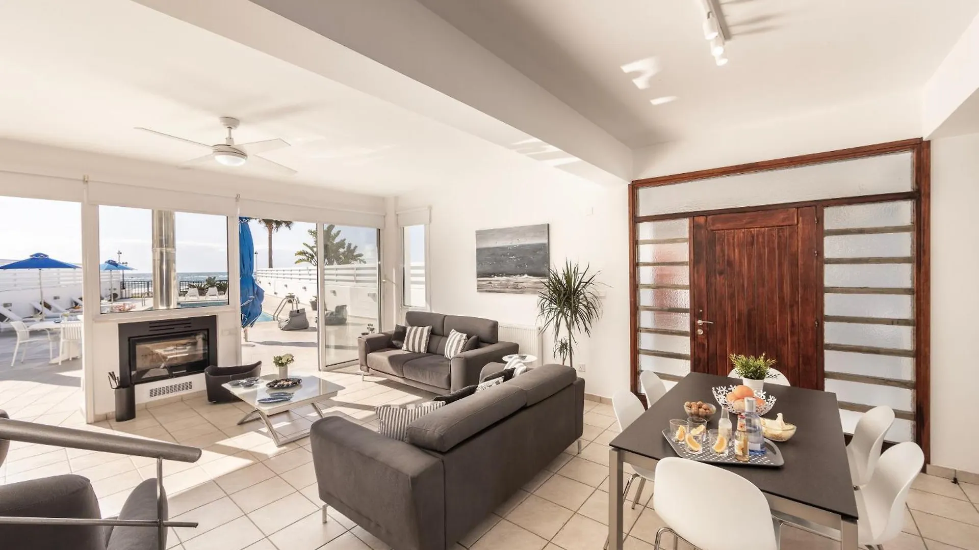 Faros Seaside Villa Larnaca ペルボニア