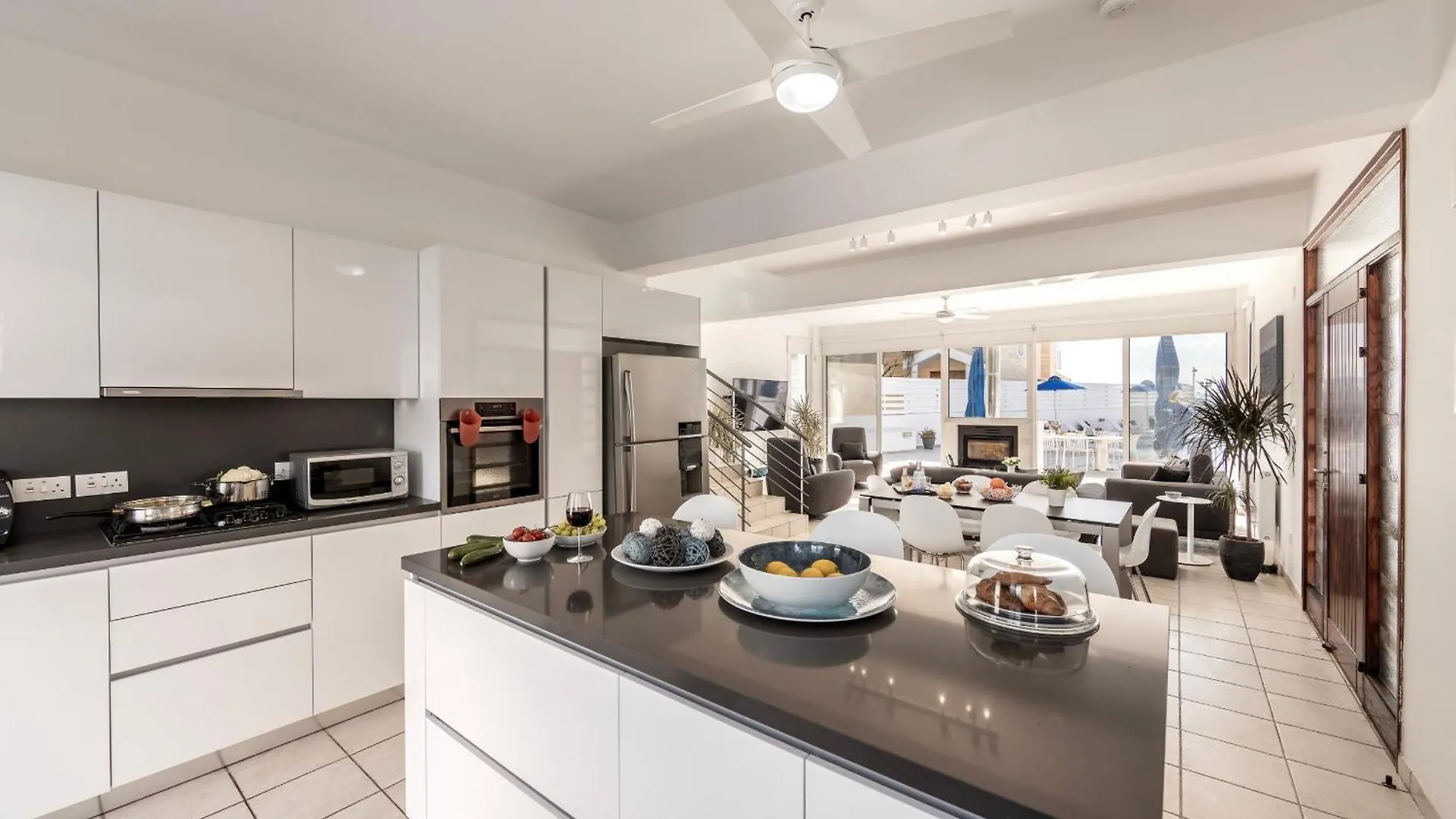 Faros Seaside Villa Larnaca ペルボニア