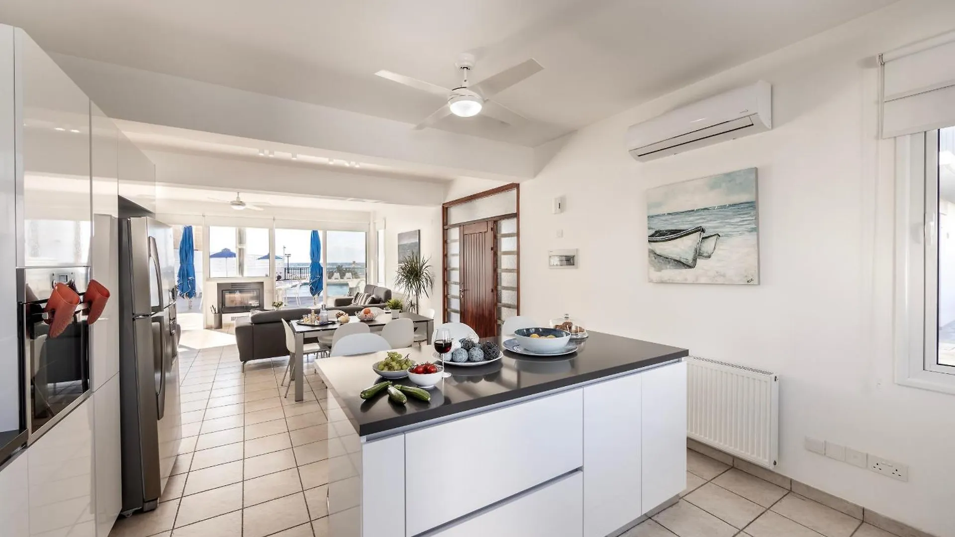 Faros Seaside Villa Larnaca ペルボニア