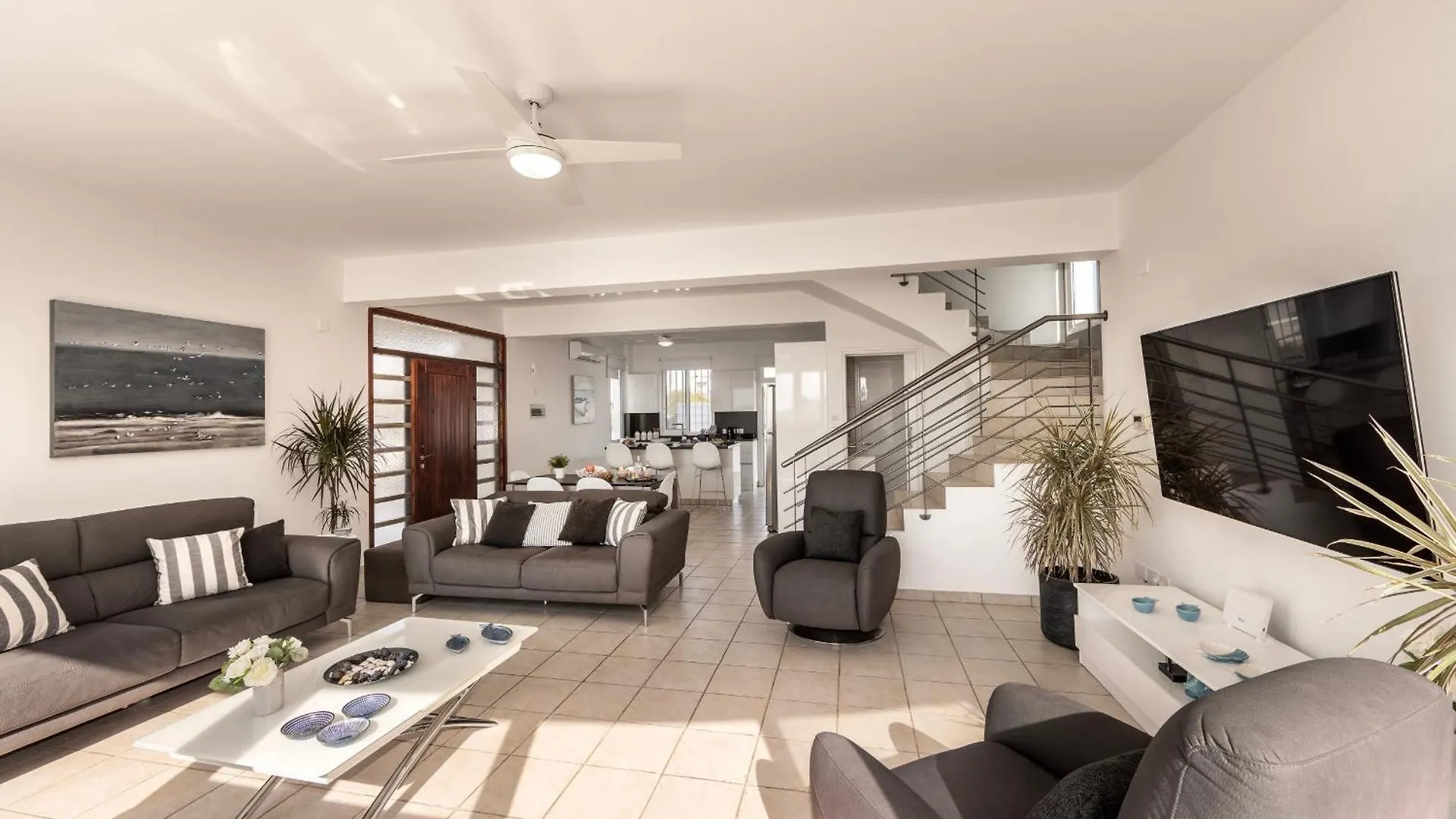 Faros Seaside Villa Larnaca ペルボニア