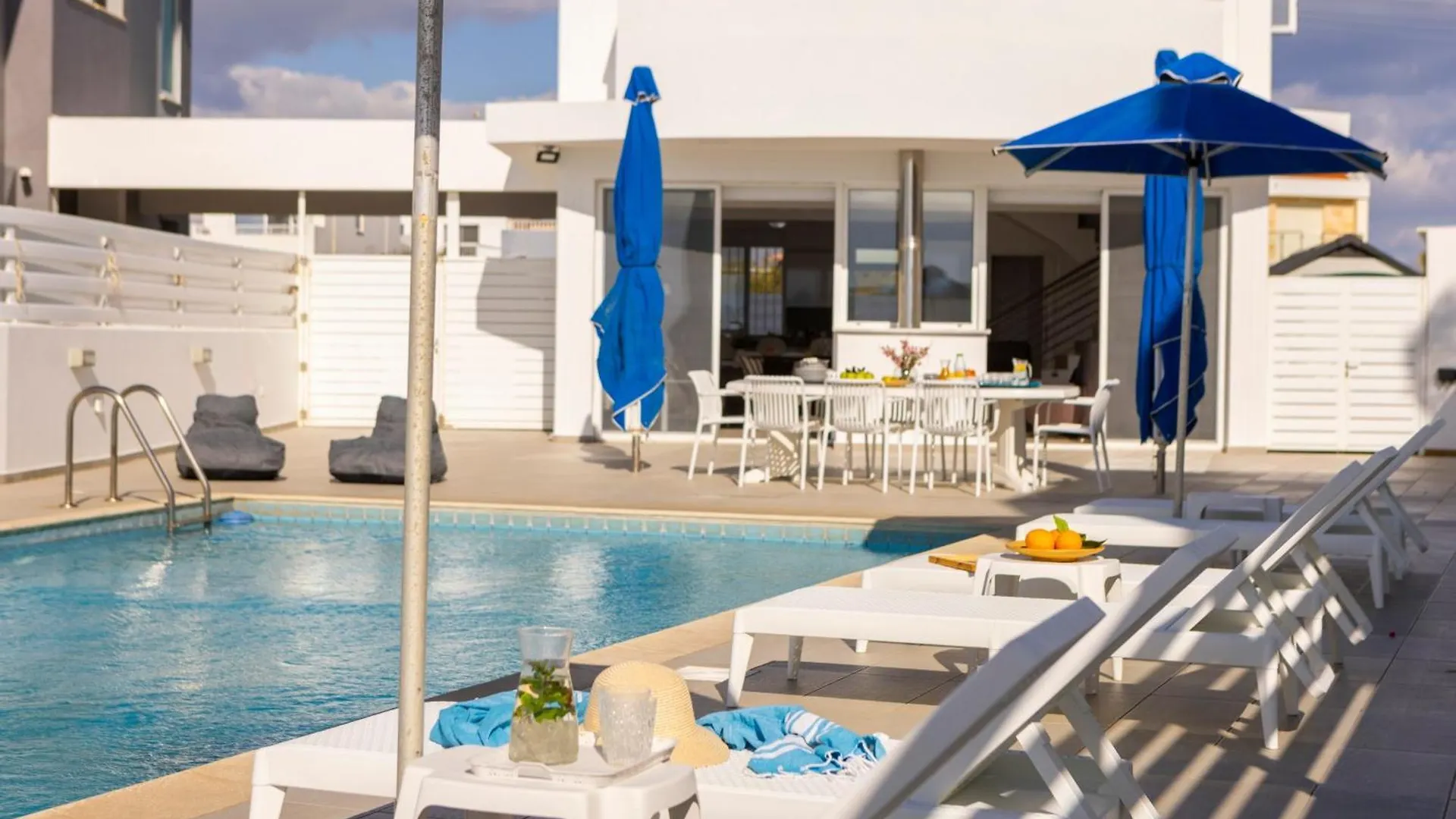 Faros Seaside Villa Larnaca ペルボニア キプロス