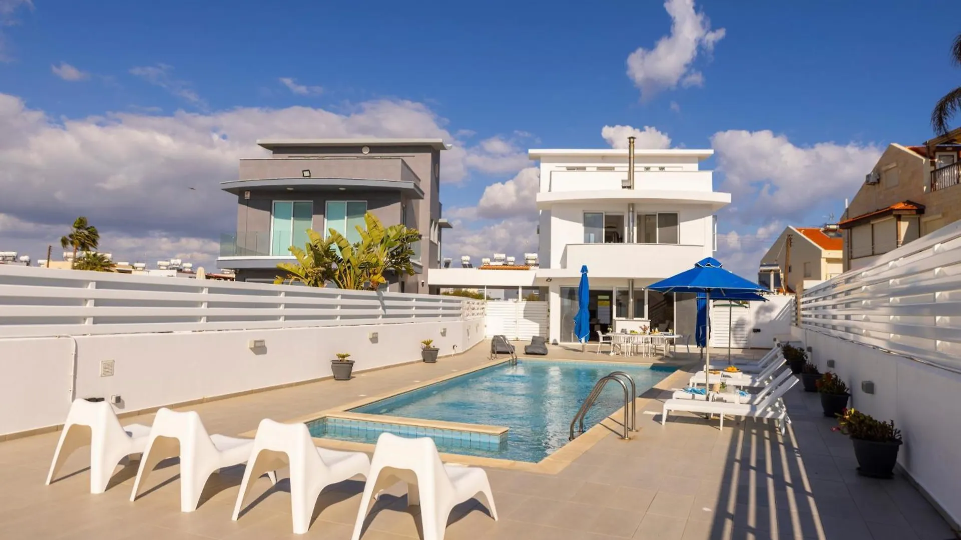 Faros Seaside Villa Larnaca ペルボニア