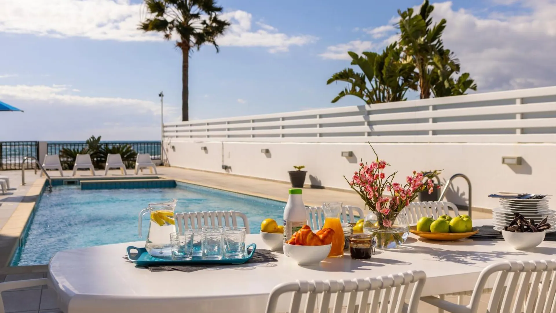 Faros Seaside Villa Larnaca ペルボニア