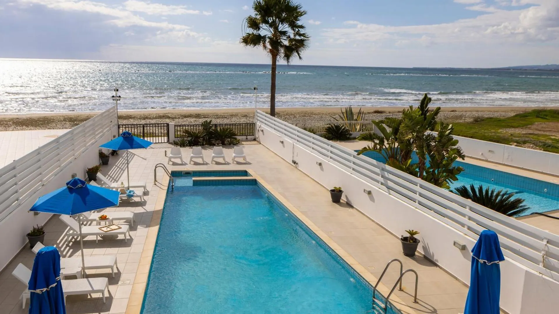 Faros Seaside Villa Larnaca ペルボニア