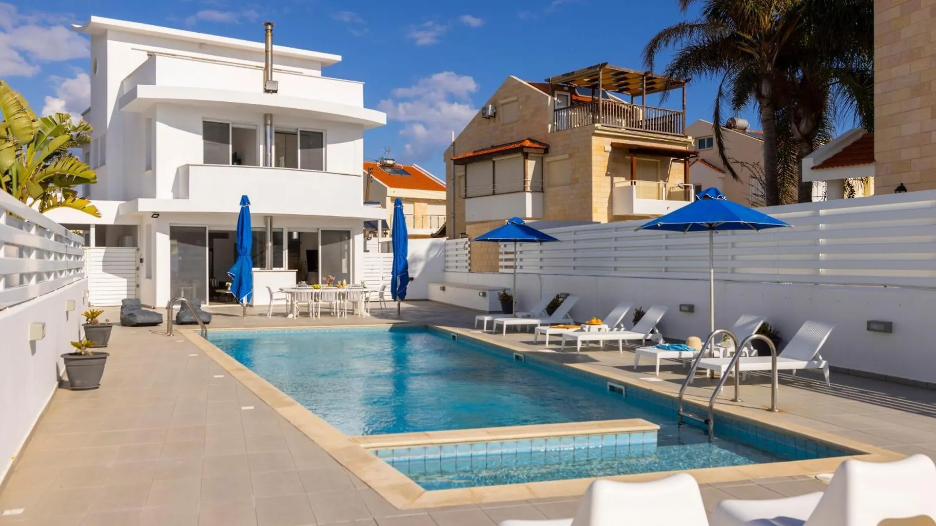 Faros Seaside Villa Larnaca ペルボニア